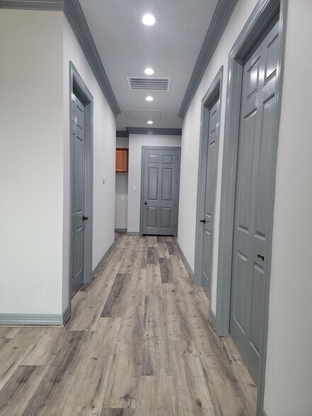 More Photos Of 15018 Lakefair Dr, Richmond Office For Lease