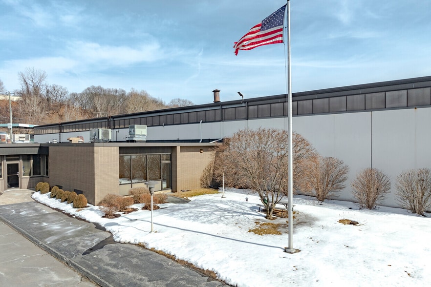 More Photos Of 240 Huntingdon Ave, Waterbury Warehouse For Lease