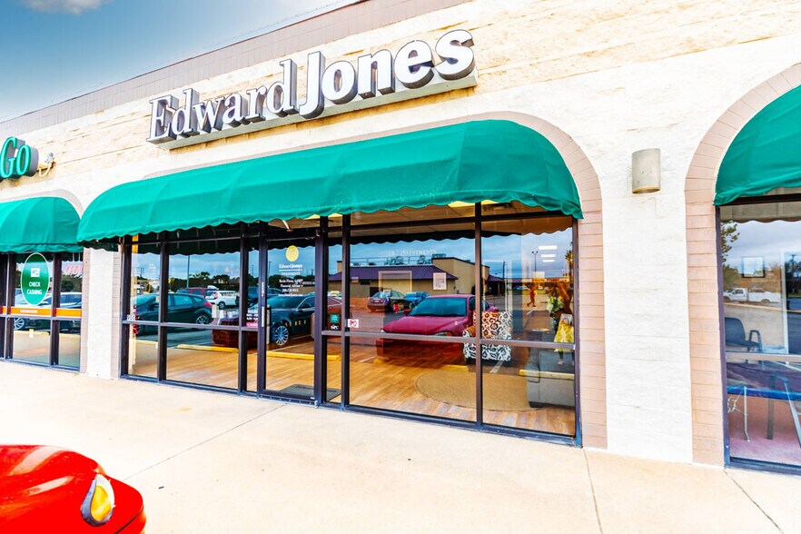 More Photos Of 900 E Prospect Ave, Ponca City Storefront For Sale