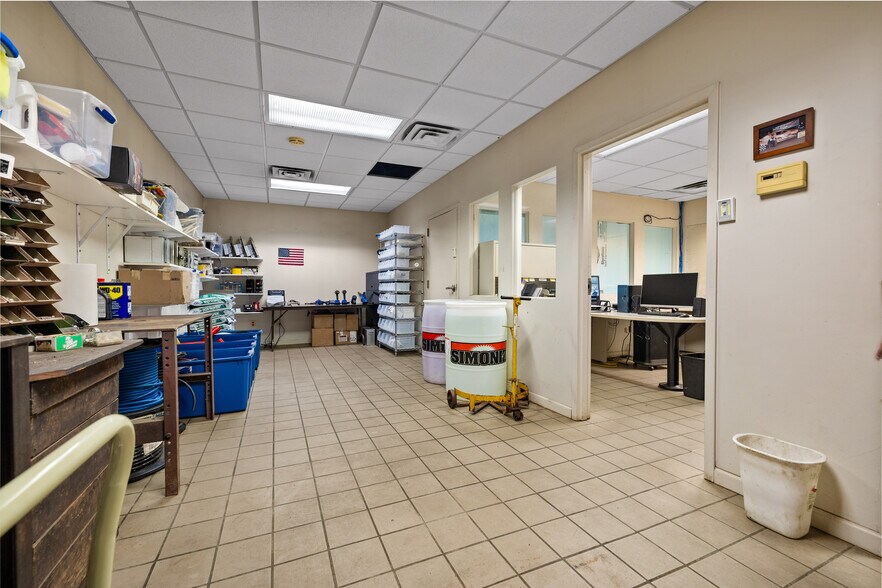 More Photos Of 8477 Seneca Tpke, New Hartford Carwash For Sale