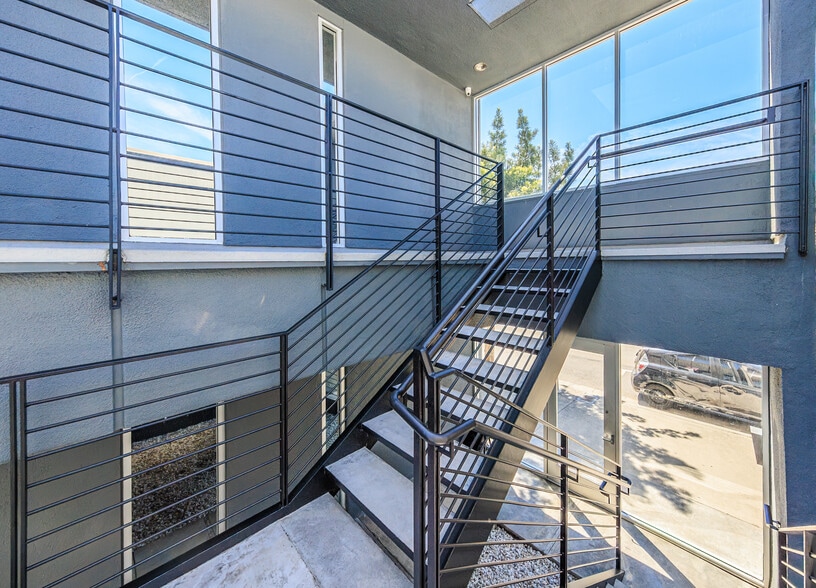 More Photos Of 2330 Westwood Blvd, Los Angeles Office For Sale