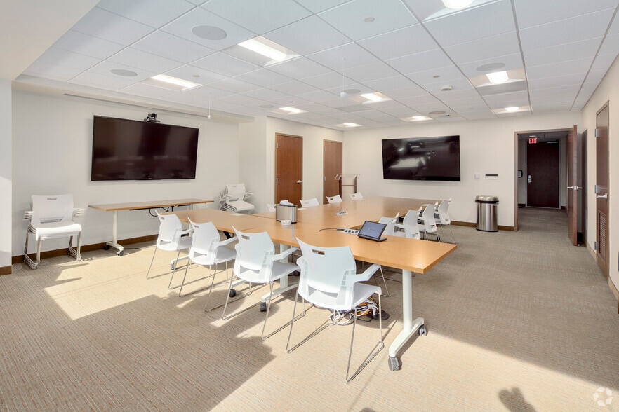 More Photos Of 4520 East West Hwy, Bethesda Office For Lease