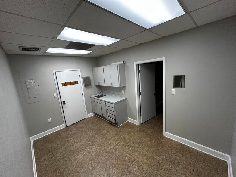 More Photos Of 1831 N Belcher Rd, Clearwater Office For Lease