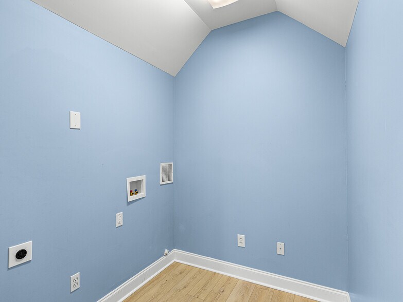 More Photos Of 14 Mimidis Ln, Swannanoa Office For Sale