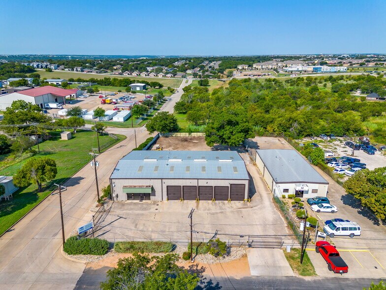 More Photos Of 3040 Ramona Dr, Fort Worth Research And Development For Lease