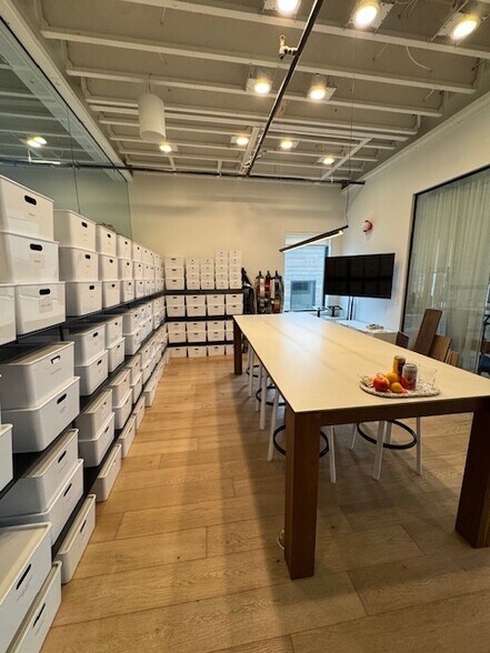 More Photos Of 4554 Forestdale Dr, Park City Showroom For Lease