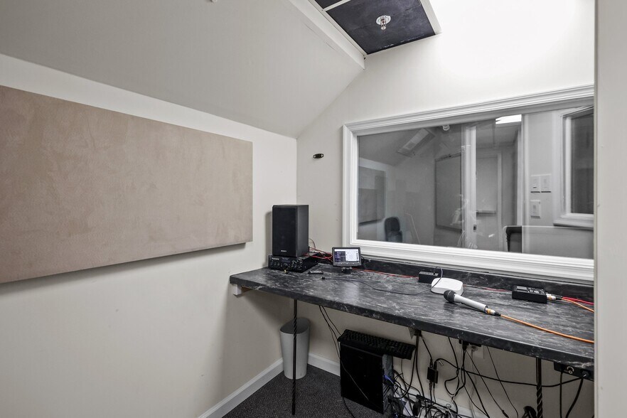 More Photos Of 105 Corporate Dr E, Langhorne Office For Sale