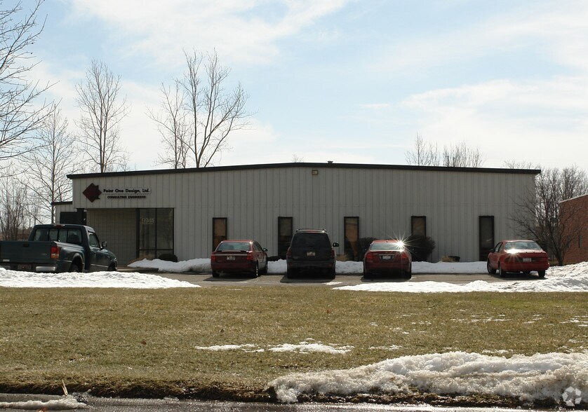 More Photos Of 9941 York Theta Dr, North Royalton Service For Sale