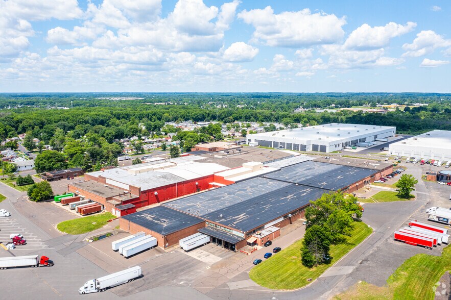 More Photos Of 2201 Green Ln, Levittown Unknown For Lease