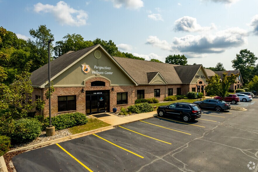Primary Photo Of 1100 Torrey Rd, Fenton Medical For Lease