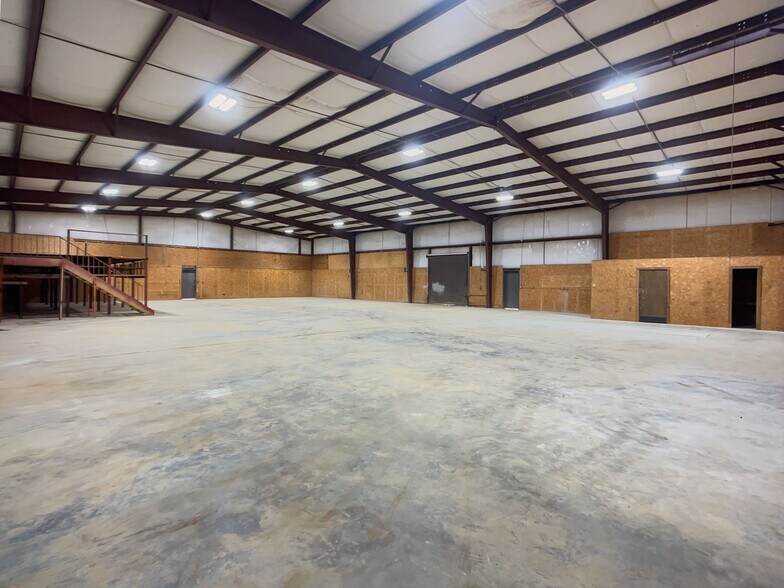 More Photos Of 6115 18th Ave, Tuscaloosa Warehouse For Lease