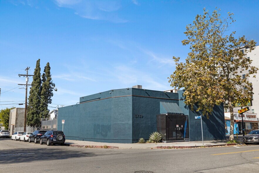 More Photos Of 5739 Tujunga Ave, North Hollywood Movie Radio TVStudio For Sale