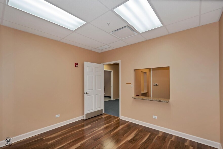 More Photos Of 912 Northwest Hwy, Fox River Grove Medical For Lease