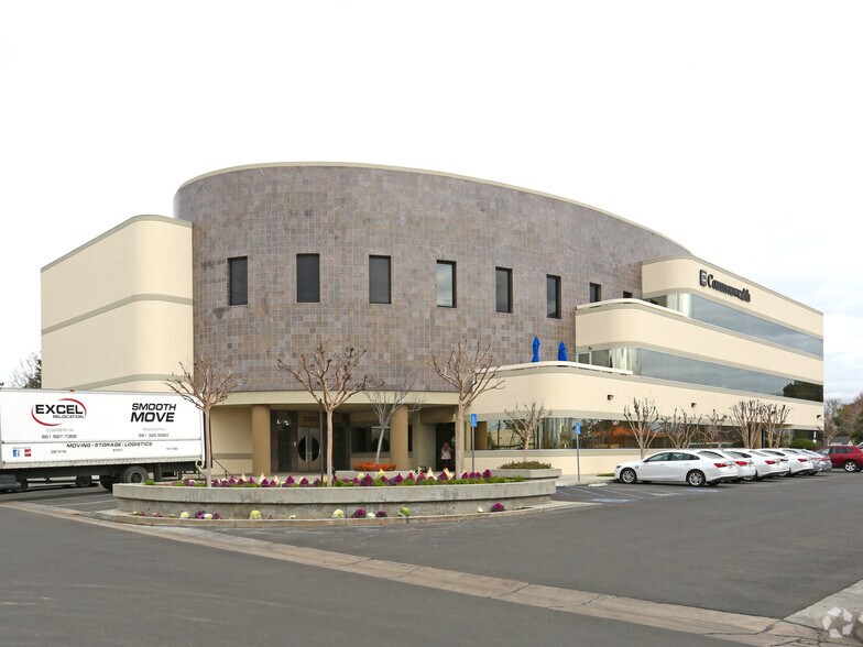 More Photos Of 3300 Truxtun Ave, Bakersfield Unknown For Lease