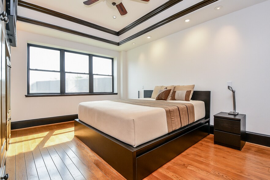 More Photos Of 4119 Allen St, Houston Office For Sale