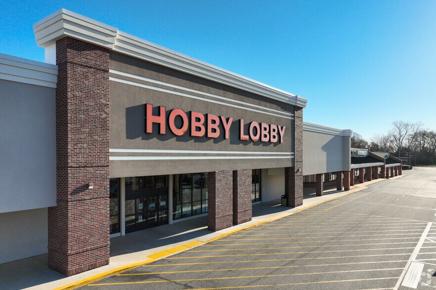 More Photos Of 100 Spalding Square, Griffin Unknown For Lease