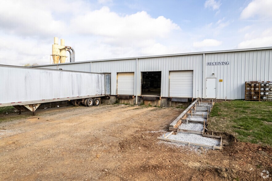 More Photos Of 4669 Mount Sharon Rd, Greenbrier Industrial For Lease