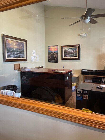 More Photos Of 302 Fox Glen Ct, Barrington Medical For Lease