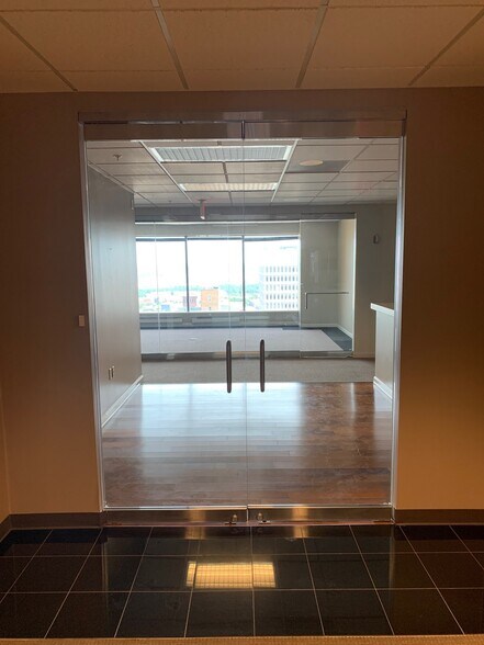 More Photos Of 1100 Main St, Kansas City Office For Lease