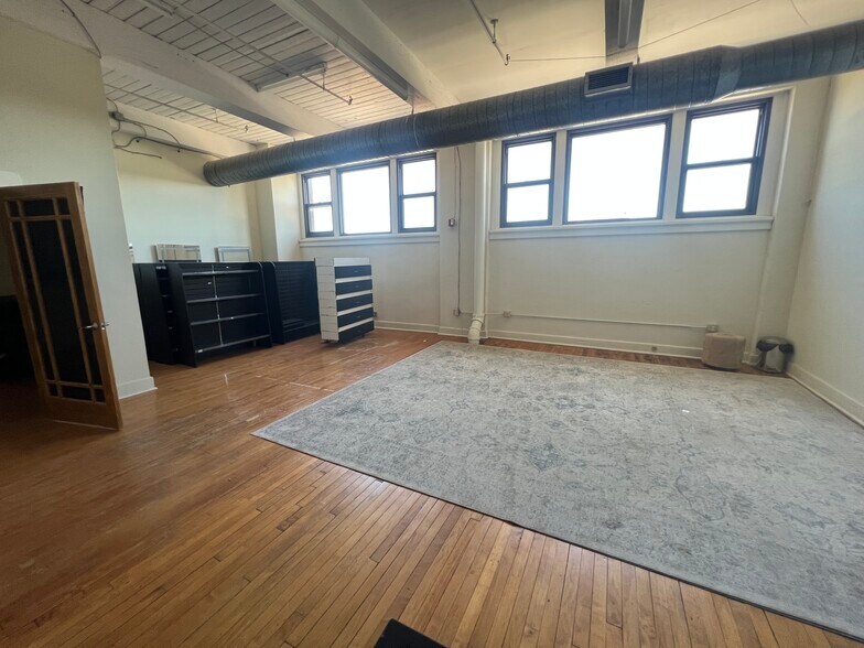 More Photos Of 1000 Broadway Blvd, Kansas City Loft Creative Space For Lease