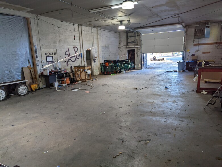 More Photos Of 5700 W Alameda Ave, Denver Auto Repair For Sale