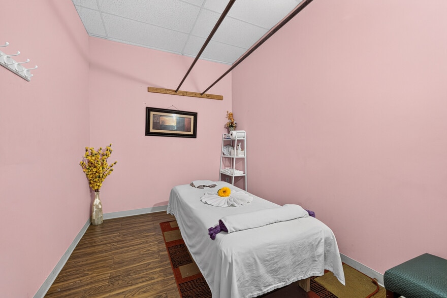 More Photos Of 12989 Bellaire Blvd, Houston Storefront For Sale