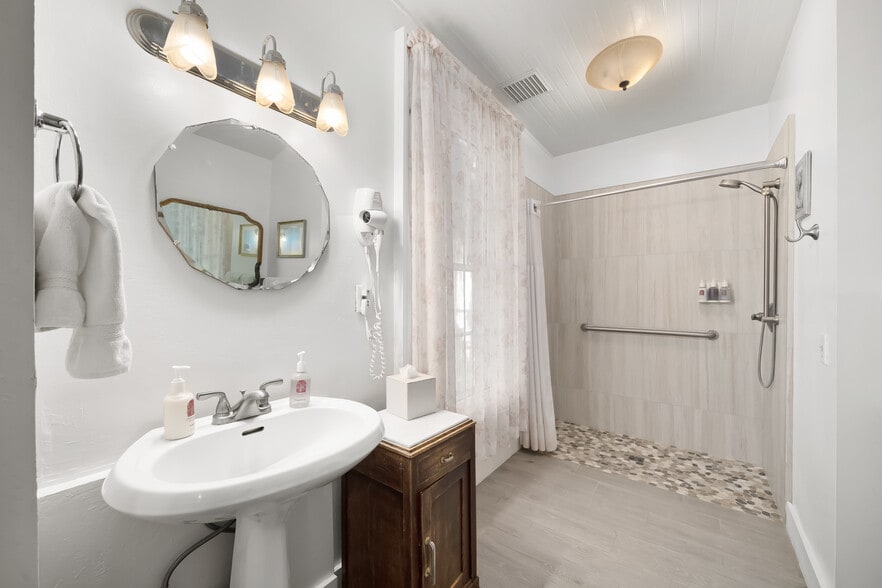 More Photos Of 2476 Main St, Cambria Hospitality For Sale