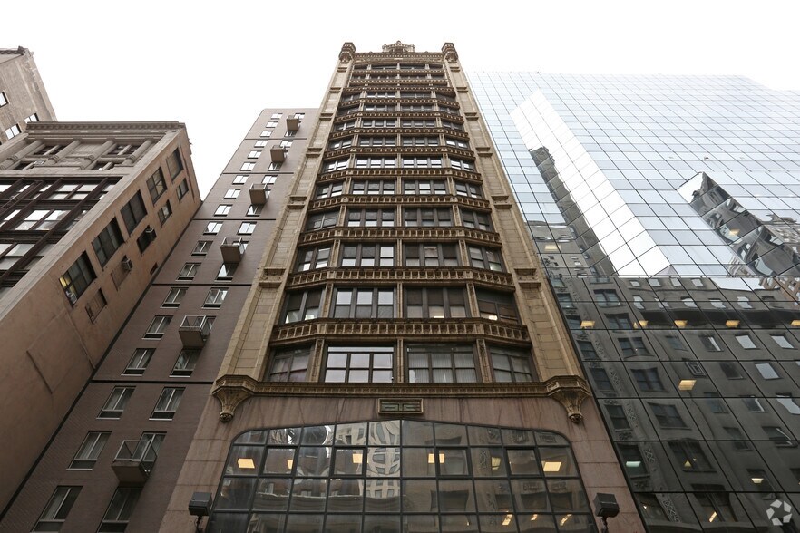 More Photos Of 7 W 45th St, New York Office For Lease