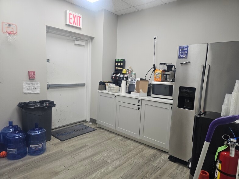 More Photos Of 375 Deer Park Ave, Babylon Medical For Lease