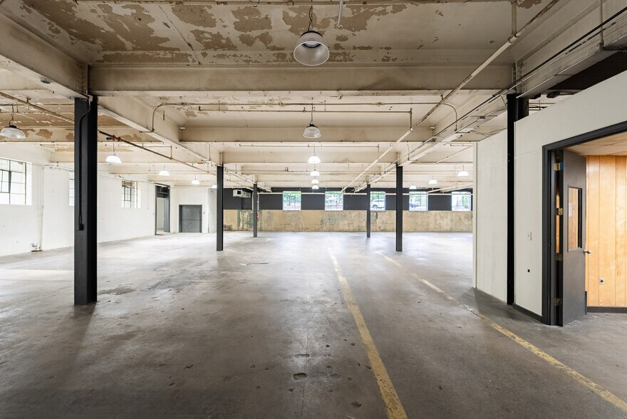 More Photos Of 1801 Rutherford Rd, Greenville Light Manufacturing For Lease