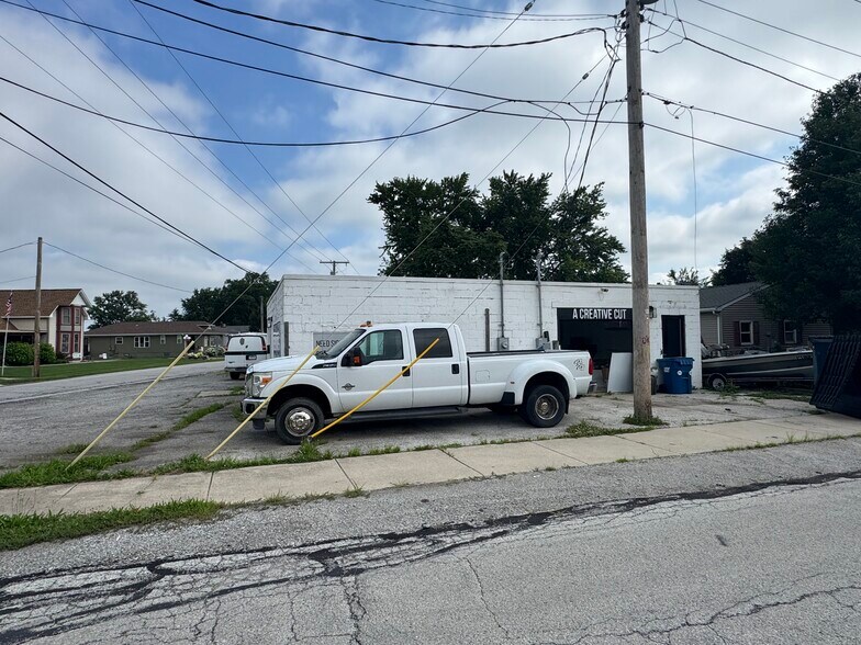 More Photos Of 800 Merrillville Rd, Crown Point Office For Sale