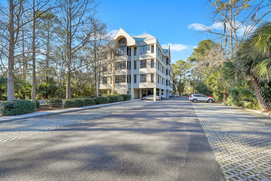 More Photos Of 52 New Orleans Rd, Hilton Head Island Office For Sale