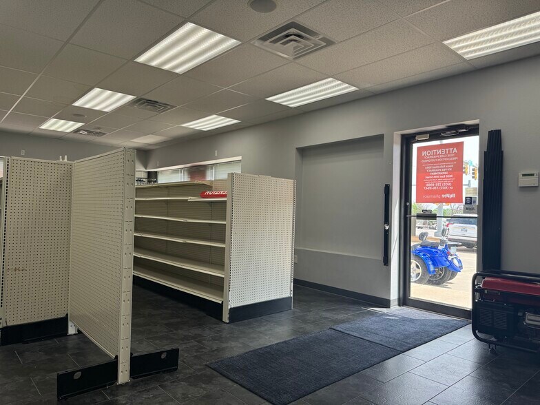 More Photos Of 1120 E 10th St, Sioux Falls Flex For Sale