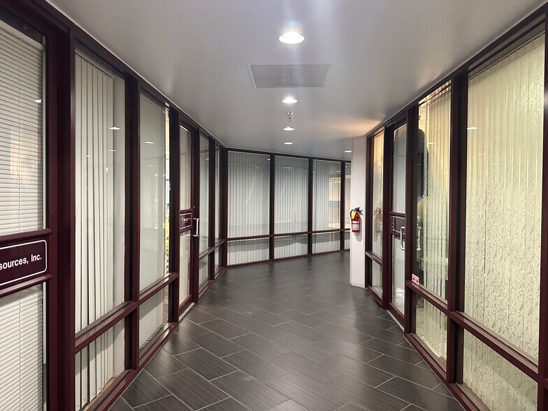 More Photos Of 725 Kapiolani Blvd, Honolulu Office For Sale