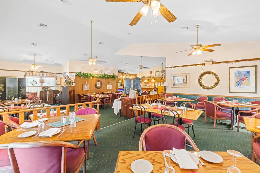 Primary Photo Of 3200 NE Maple Ave, Jensen Beach Restaurant For Lease