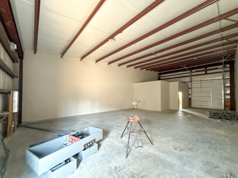 More Photos Of 7123 Cross County Rd, North Charleston Industrial For Lease