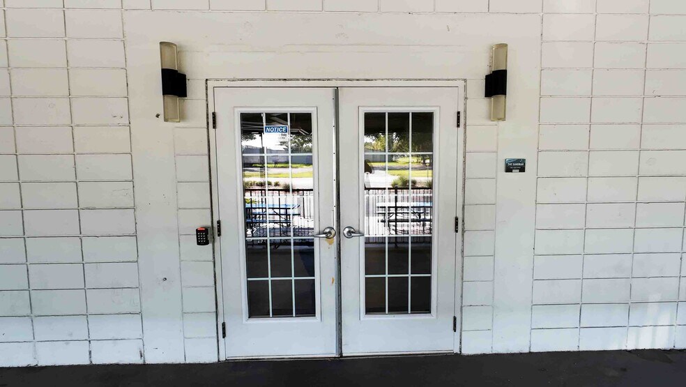 More Photos Of 7490 N 36th St, Pinellas Park Loft Creative Space For Lease