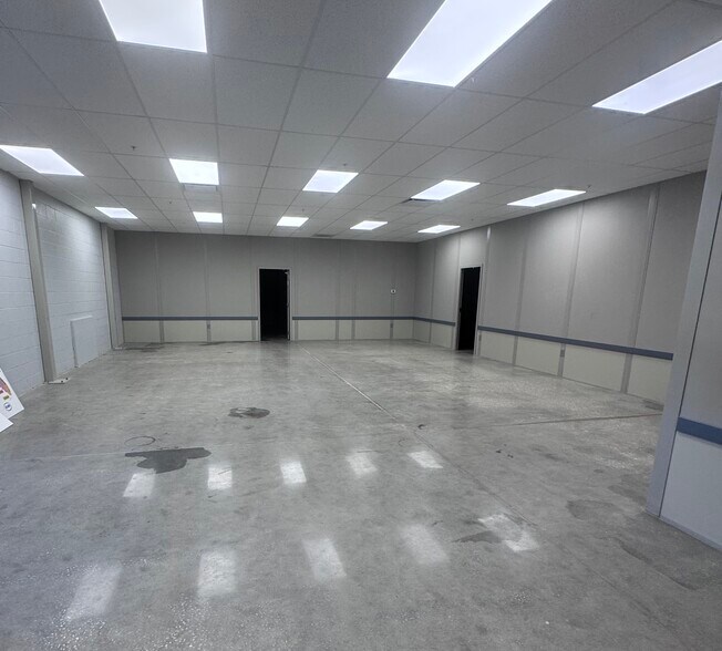 More Photos Of 904 S 20th St, Tampa Warehouse For Lease