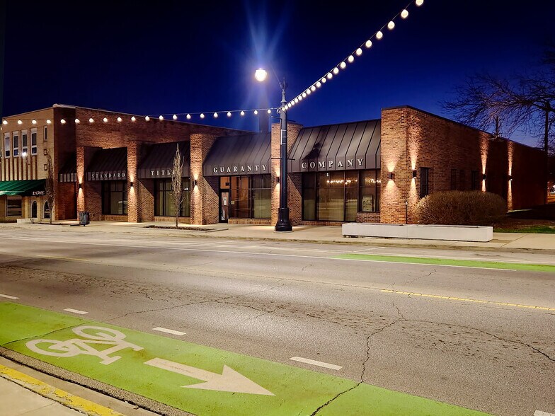 Primary Photo Of 215 S Schuyler Ave, Kankakee General Retail For Sale