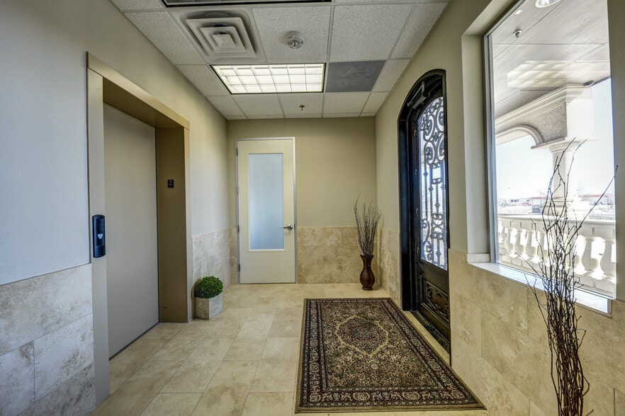 More Photos Of 4865 Hedgcoxe Rd, Plano Medical For Lease