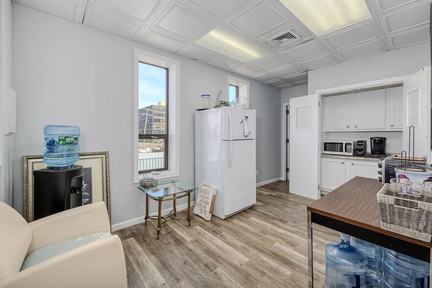 More Photos Of 1551 Kellum Pl, Mineola Office For Sale