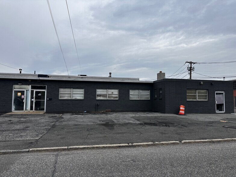 More Photos Of 160 Marine St, Farmingdale Warehouse For Lease