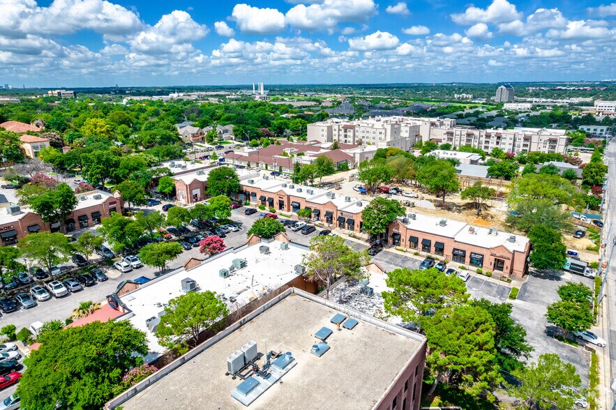 More Photos Of 7959 Broadway St, San Antonio Unknown For Lease