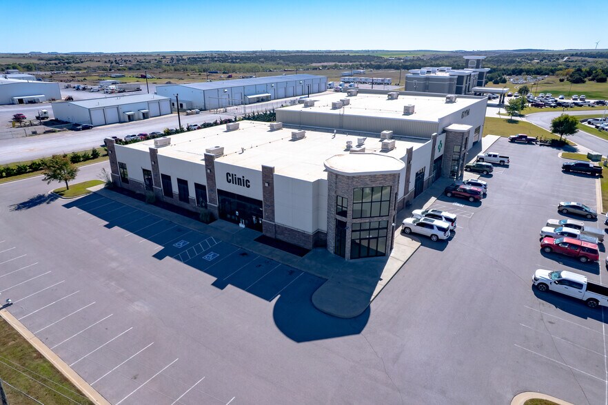 More Photos Of 4200 Carriage Way, Weatherford Medical For Lease