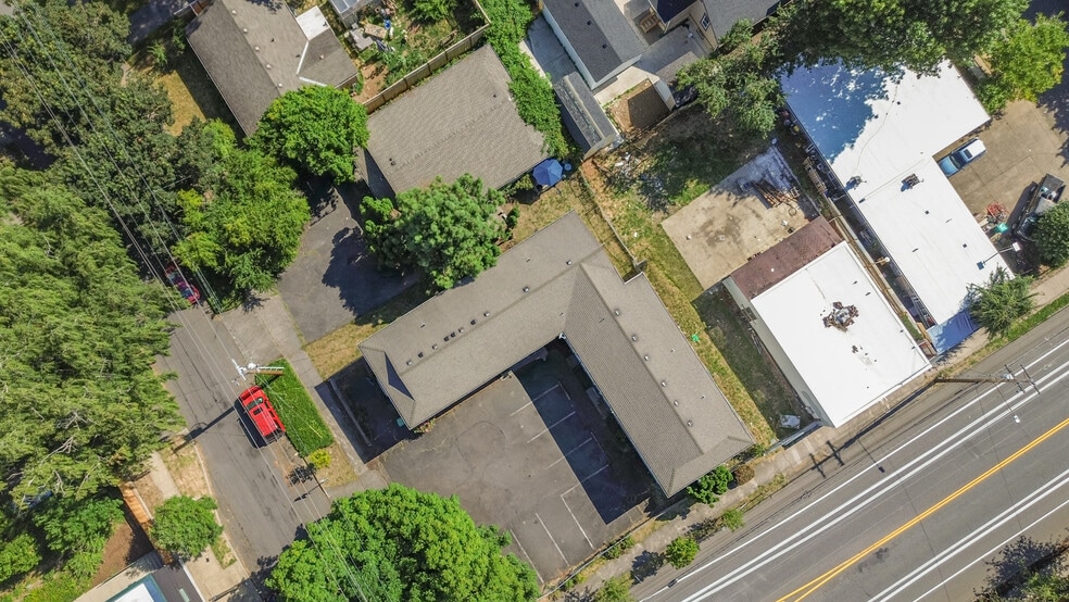 More Photos Of 9512-9524 N Oswego Ave, Portland Apartments For Sale