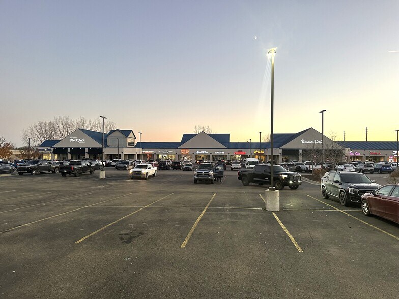 More Photos Of 10002-10112 Highland Rd, Hartland Freestanding For Lease