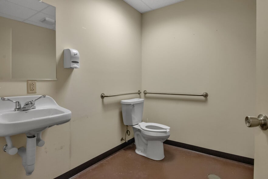 More Photos Of 2-85 Bristol Ln, Ellicottville General Retail For Lease