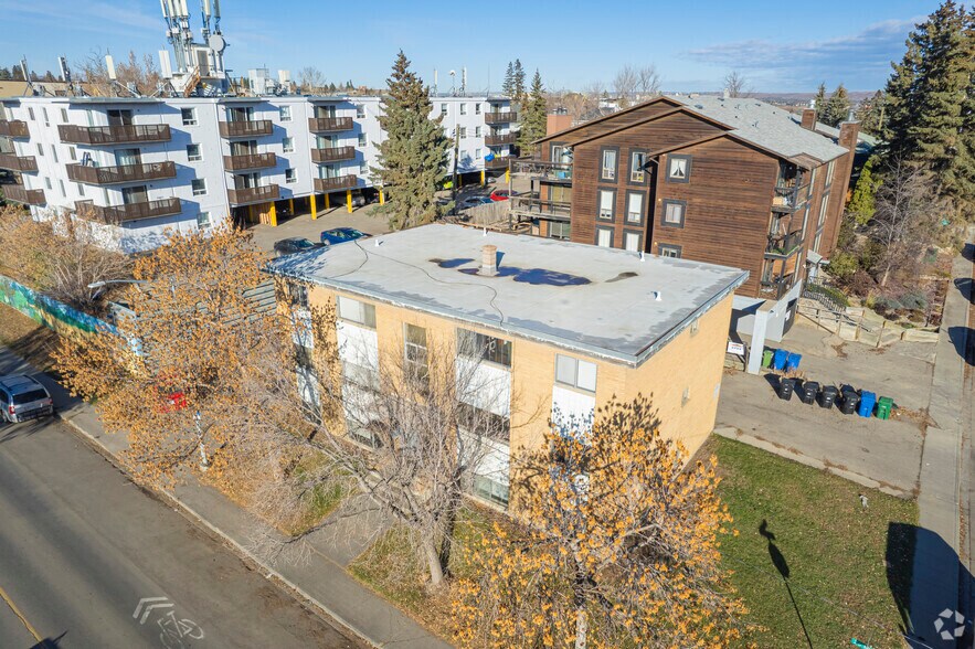 More Photos Of 1624 26 Av SW, Calgary Apartments For Sale