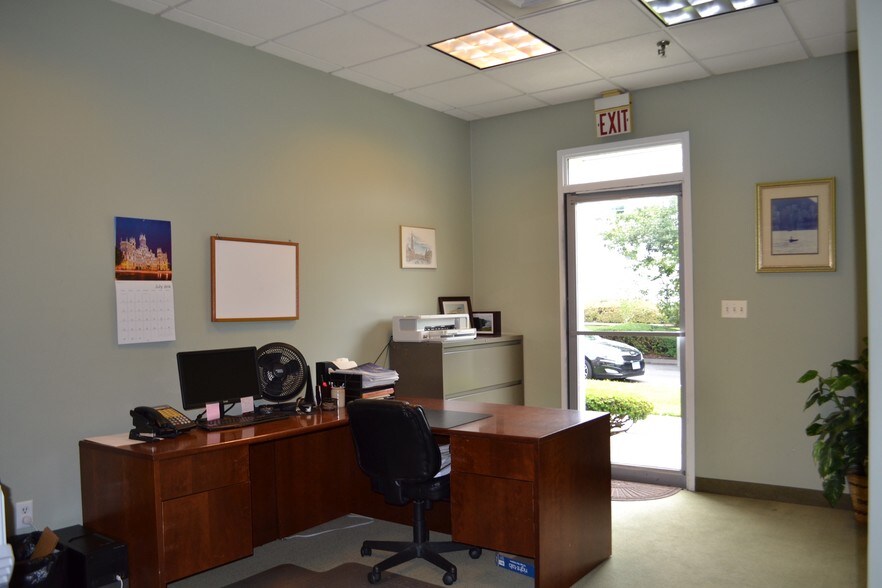 More Photos Of 1735 Post Rd, Fairfield Office For Lease