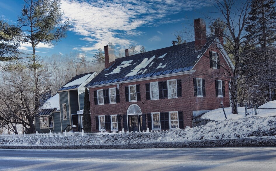 More Photos Of 27 Route 25, Plymouth Hospitality For Sale